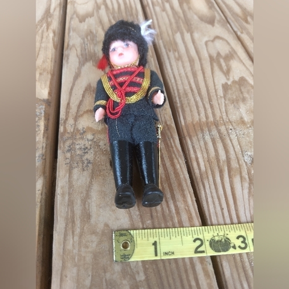 Vintage Queen"s Royal Guard Celluloid Doll Buckingham Palace London British - Picture 9 of 11